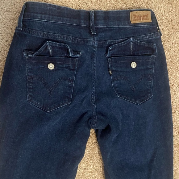 LEVI’S STRAIGHT LEG JEANS SIZE 4- WORN ONCE🛍 - Picture 5 of 6